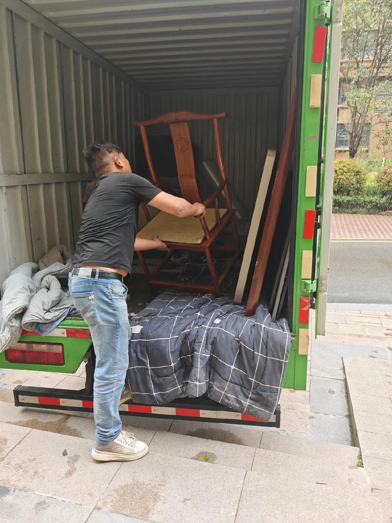 侯師傅裝卸搬運(yùn) 真誠(chéng)服務(wù)，專(zhuān)業(yè)保障