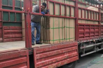 搬家拉貨，裝卸搬運(yùn)——專(zhuān)業(yè)團(tuán)隊(duì)壹佰業(yè)，讓生活重物變輕松